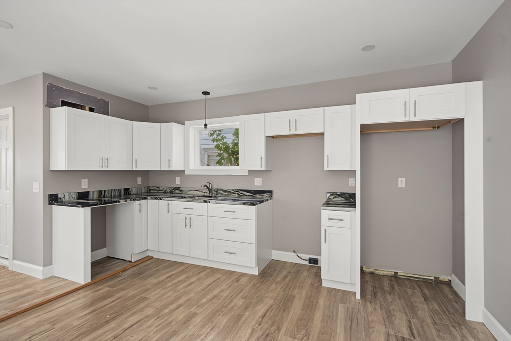 85 Middle St Property Photo 2