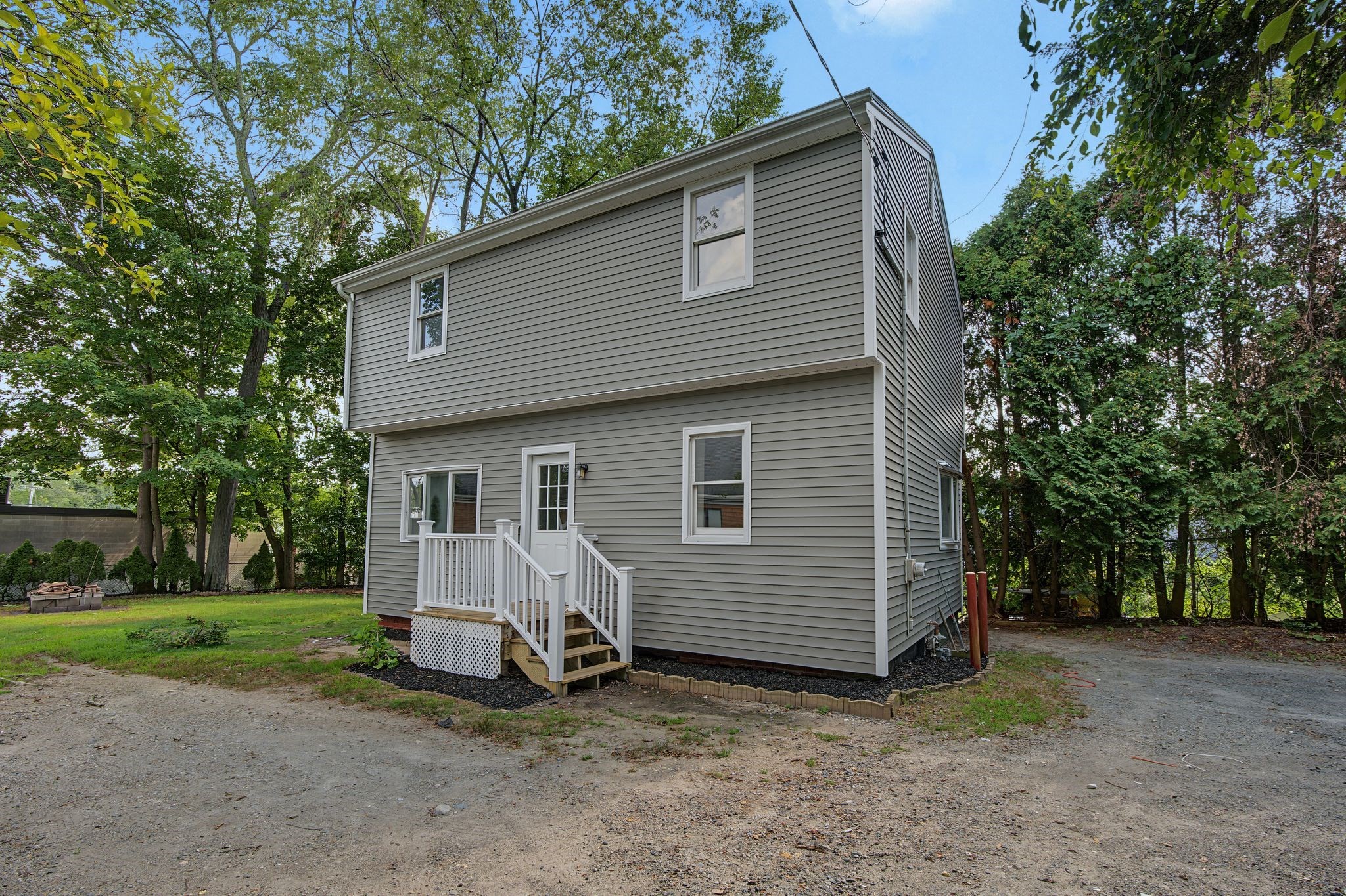 3-r Buttonwood Ter Property Photo 1