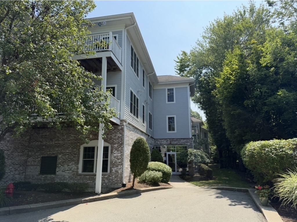 21 Rockland St Property Photo 1