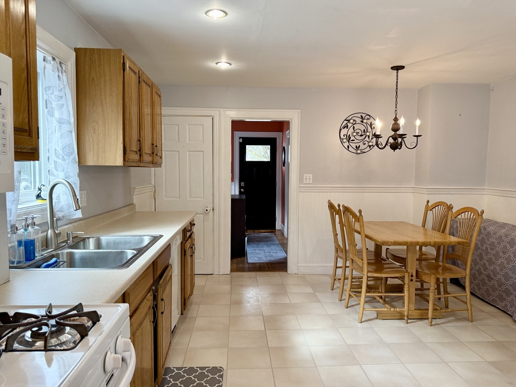 17 Chisholm St Property Photo 3