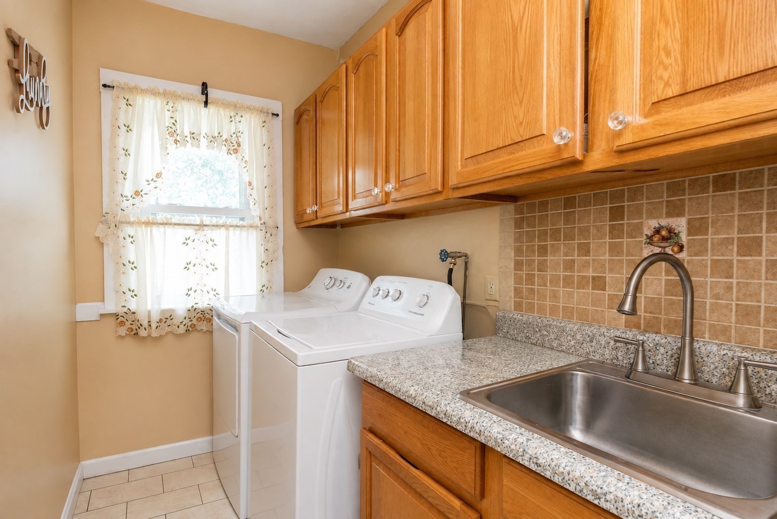 189 Oak St Property Photo 18