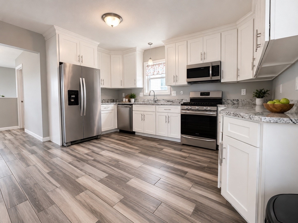 14 Newbury St Property Photo 4
