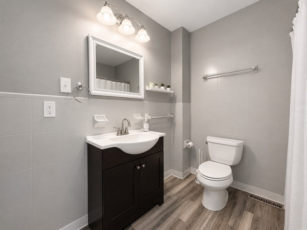 14 Newbury St Property Photo 11