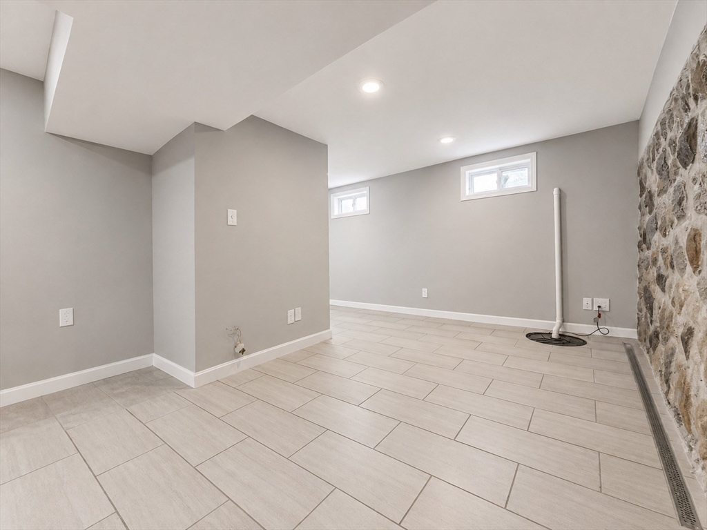 14 Newbury St Property Photo 19