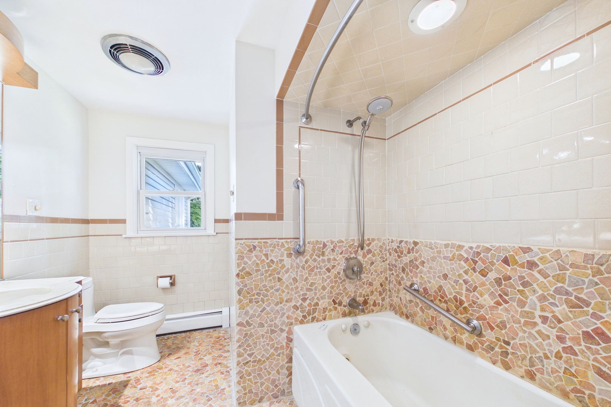 206 Lafayette St Property Photo 15