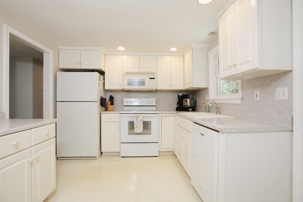 40 Fairwood Drive Property Photo 6