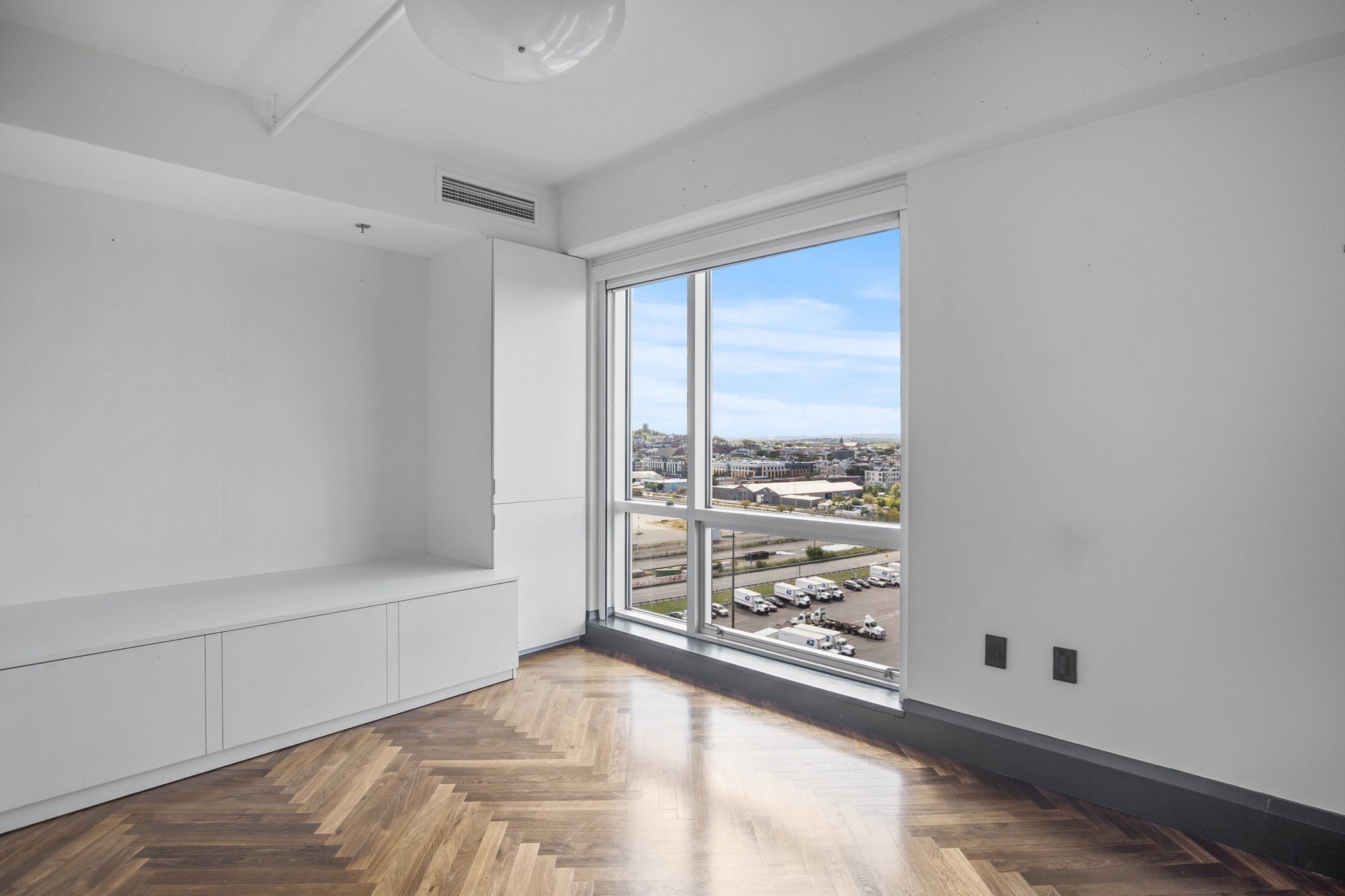 25 Channel Center Property Photo 19