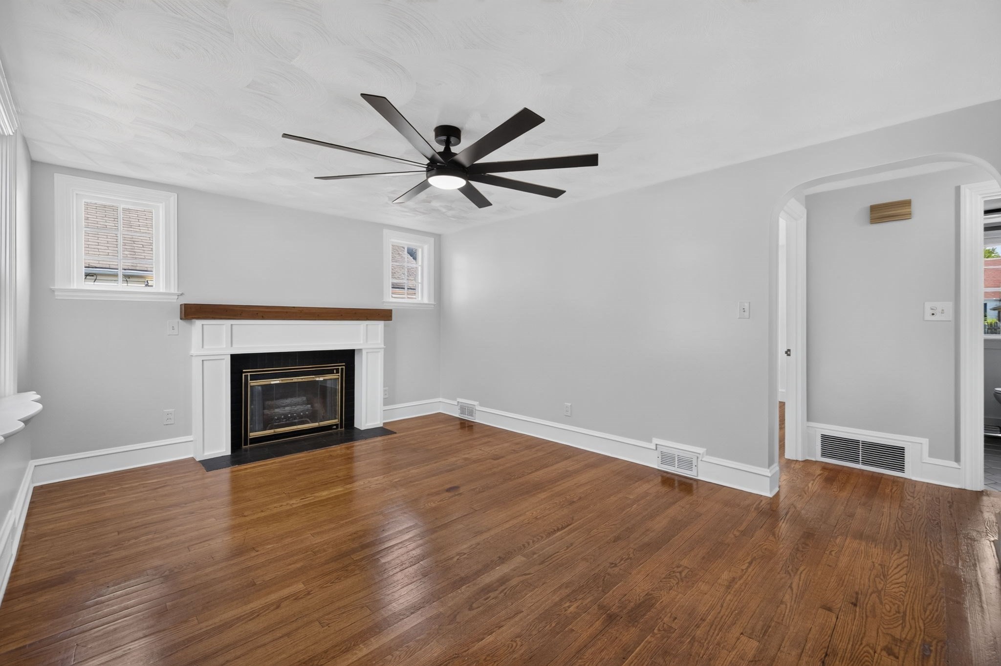 122 Dewey Ave Property Photo 15