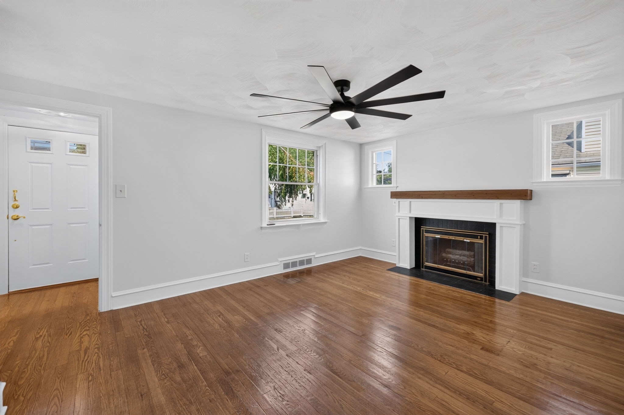 122 Dewey Ave Property Photo 16