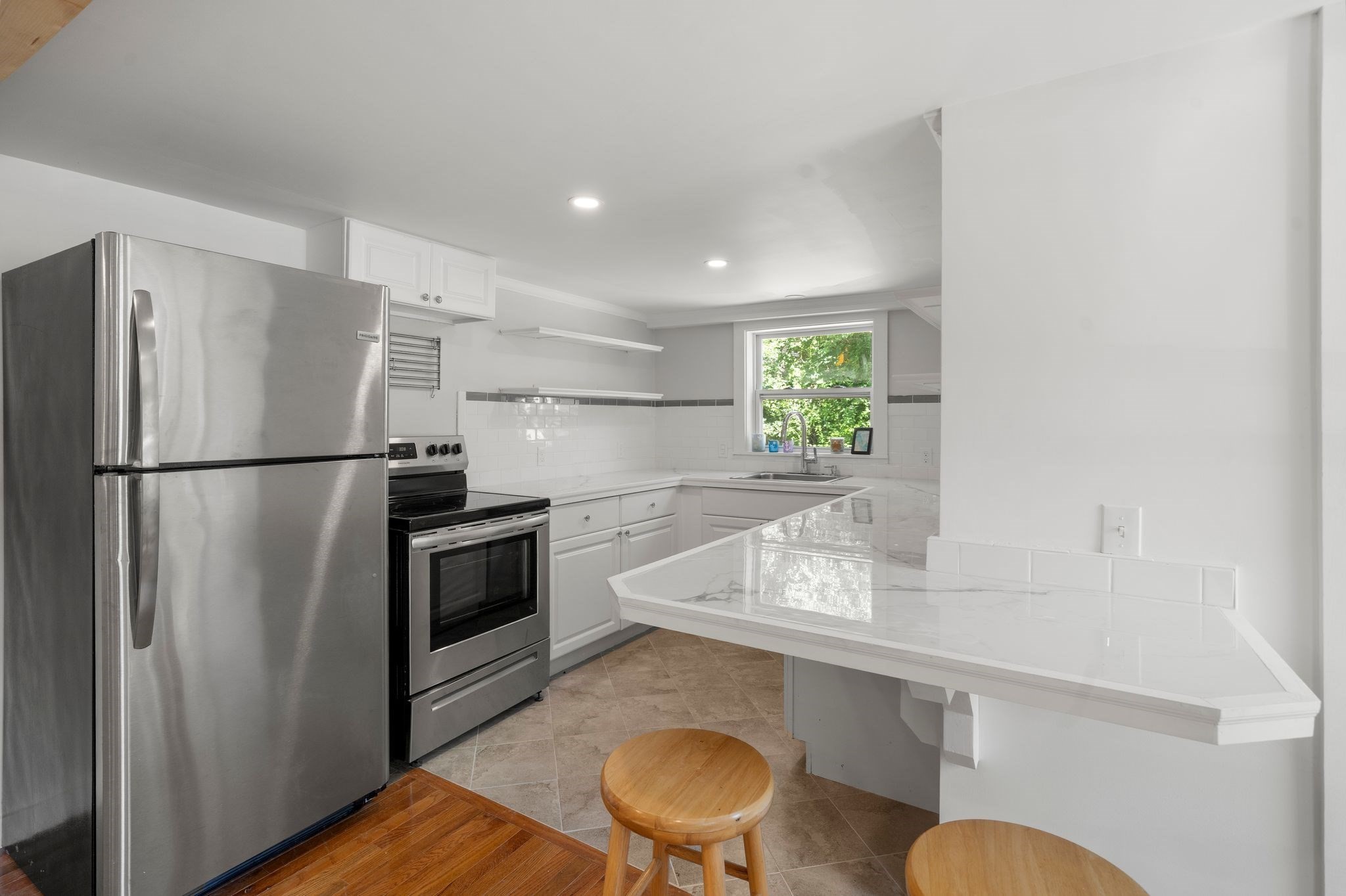 29 Sandwich Rd Property Photo 6