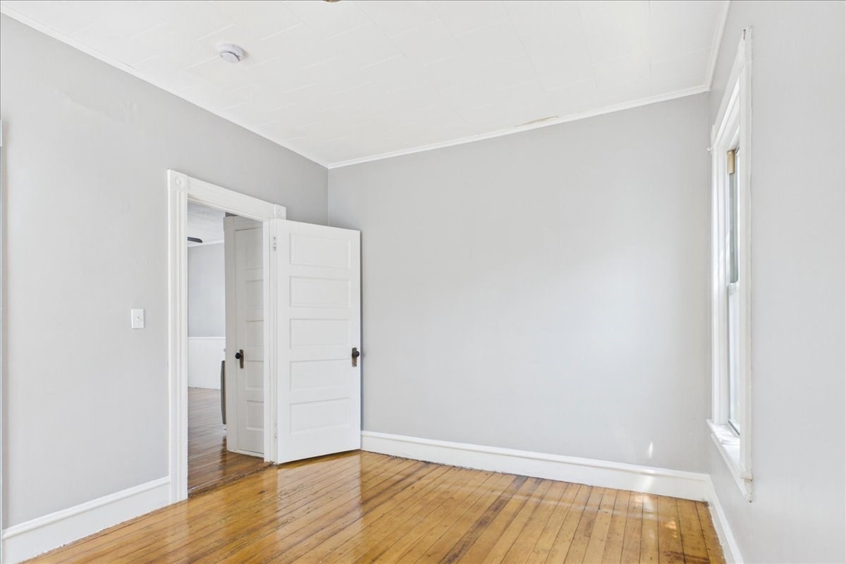 121 Almy St Property Photo 10