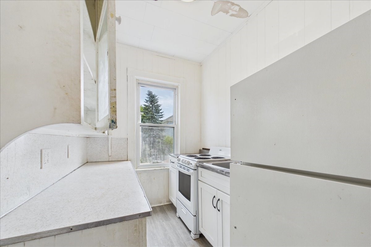 121 Almy St Property Photo 18