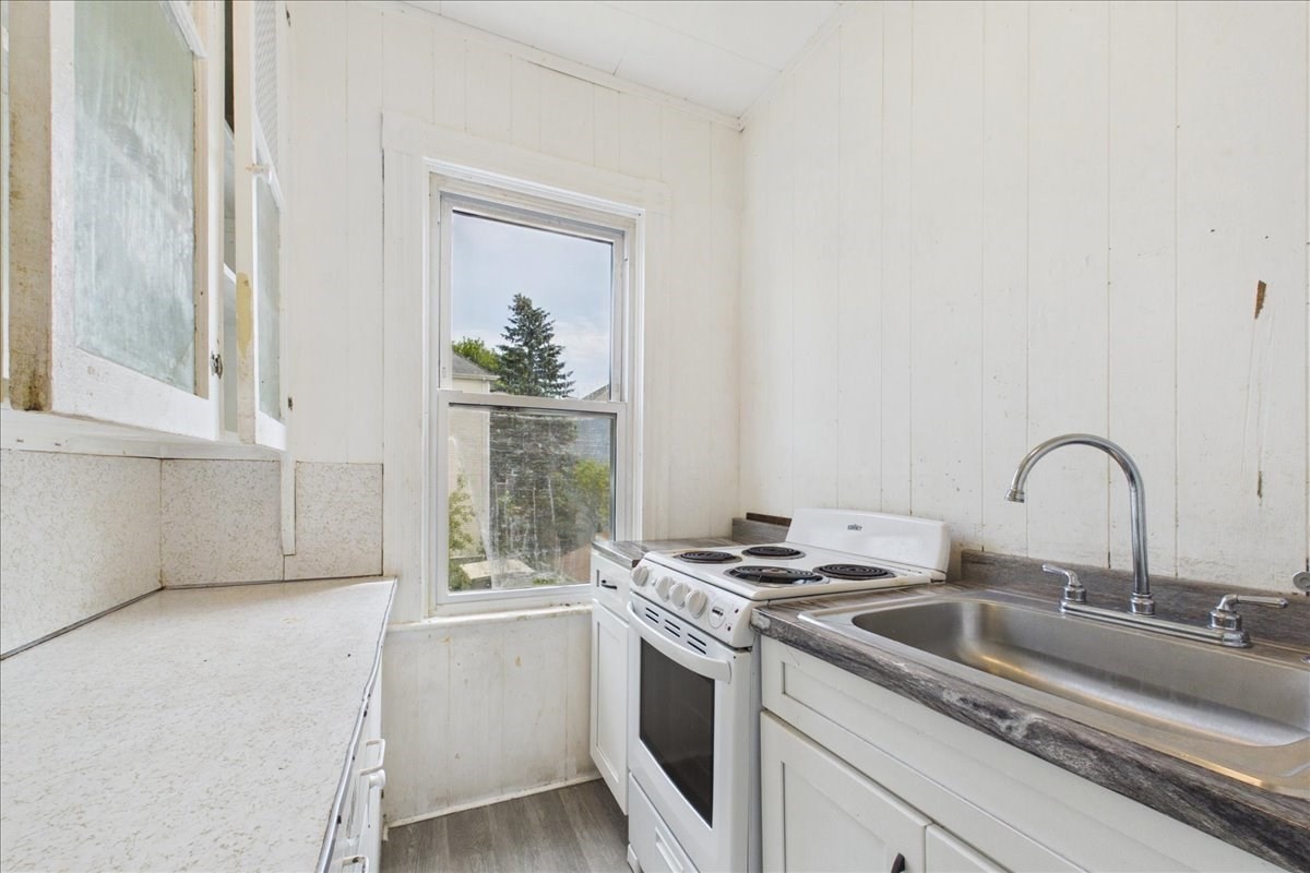 121 Almy St Property Photo 19