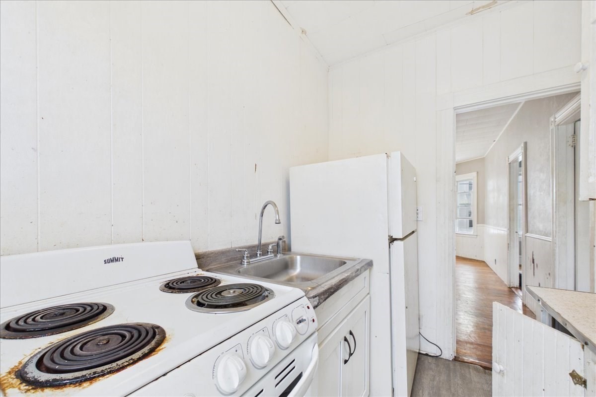 121 Almy St Property Photo 20
