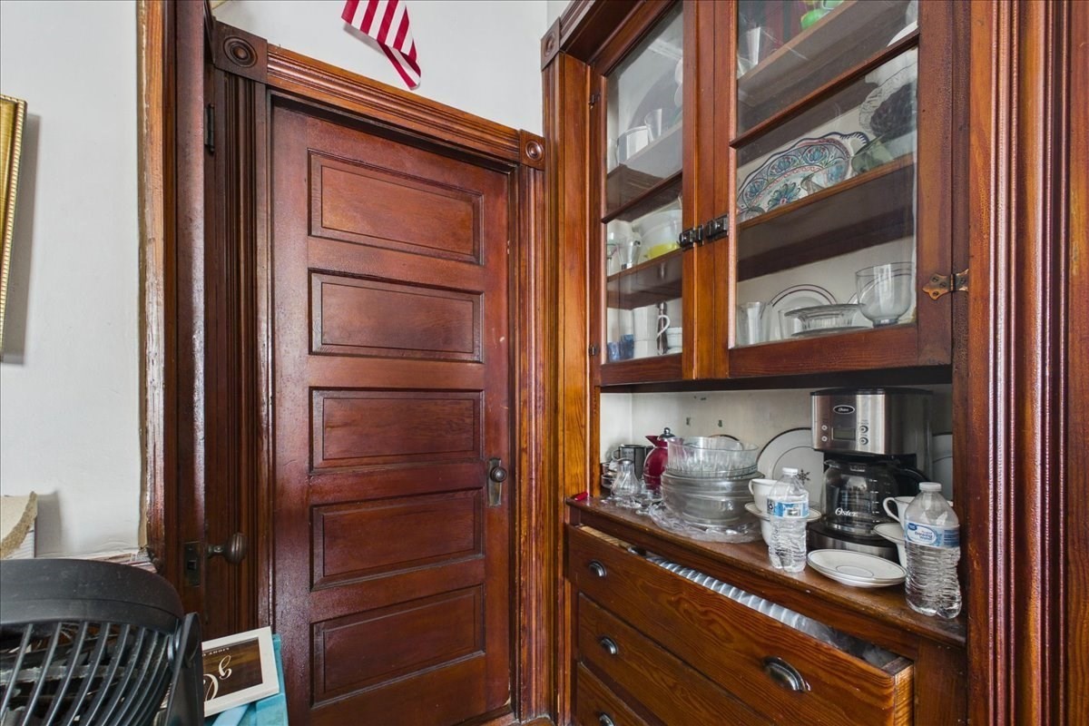 121 Almy St Property Photo 28