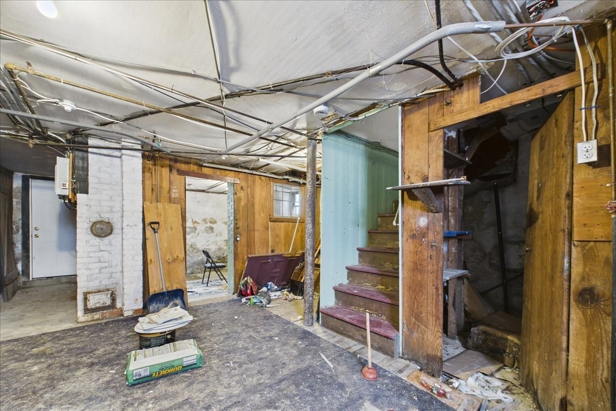 121 Almy St Property Photo 30