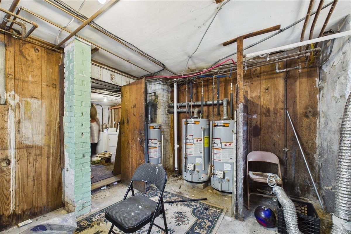 121 Almy St Property Photo 31