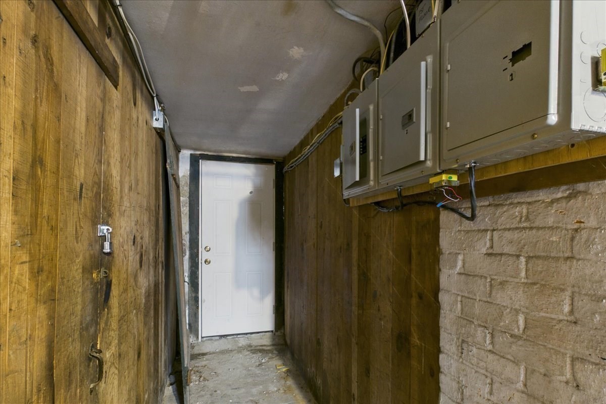 121 Almy St Property Photo 34