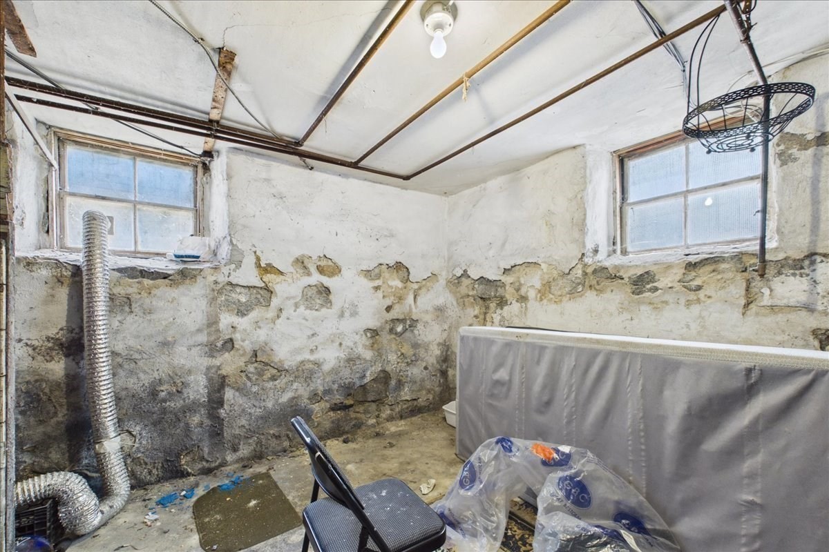 121 Almy St Property Photo 35