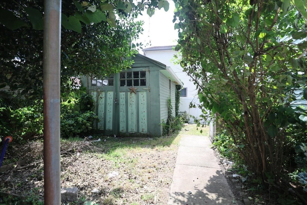 121 Almy St Property Photo 36