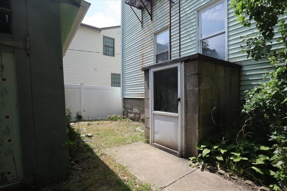 121 Almy St Property Photo 37
