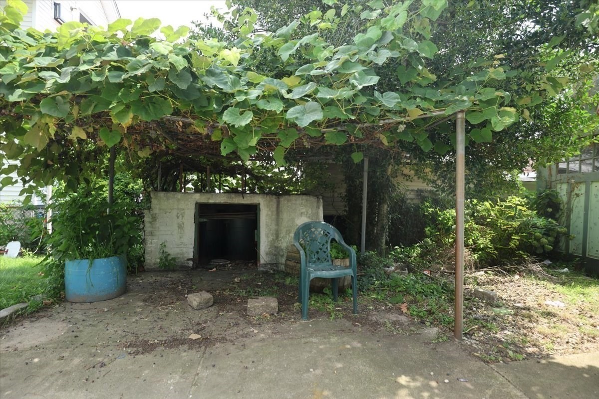121 Almy St Property Photo 38