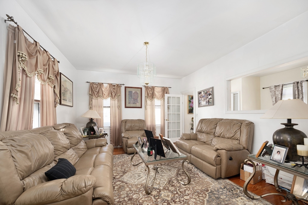 292 California Ave Property Photo 10