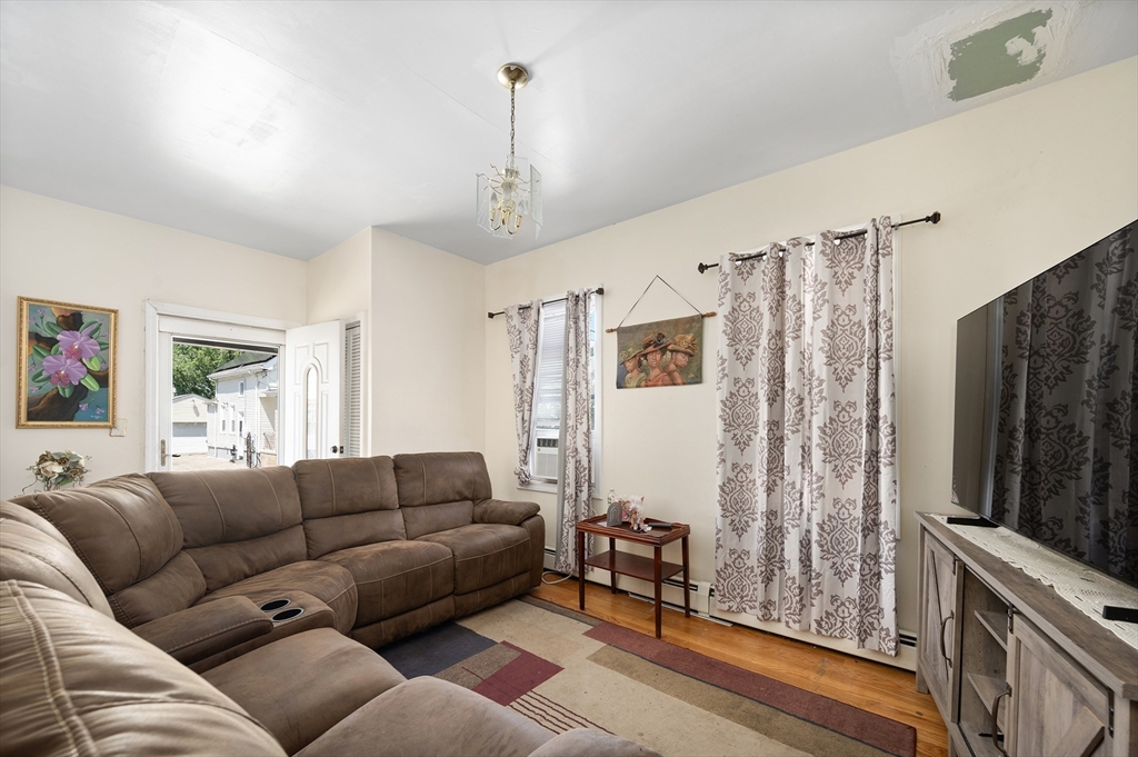 292 California Ave Property Photo 13