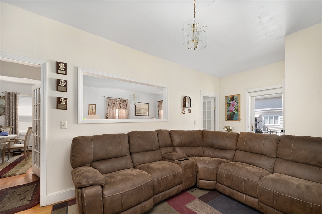 292 California Ave Property Photo 14