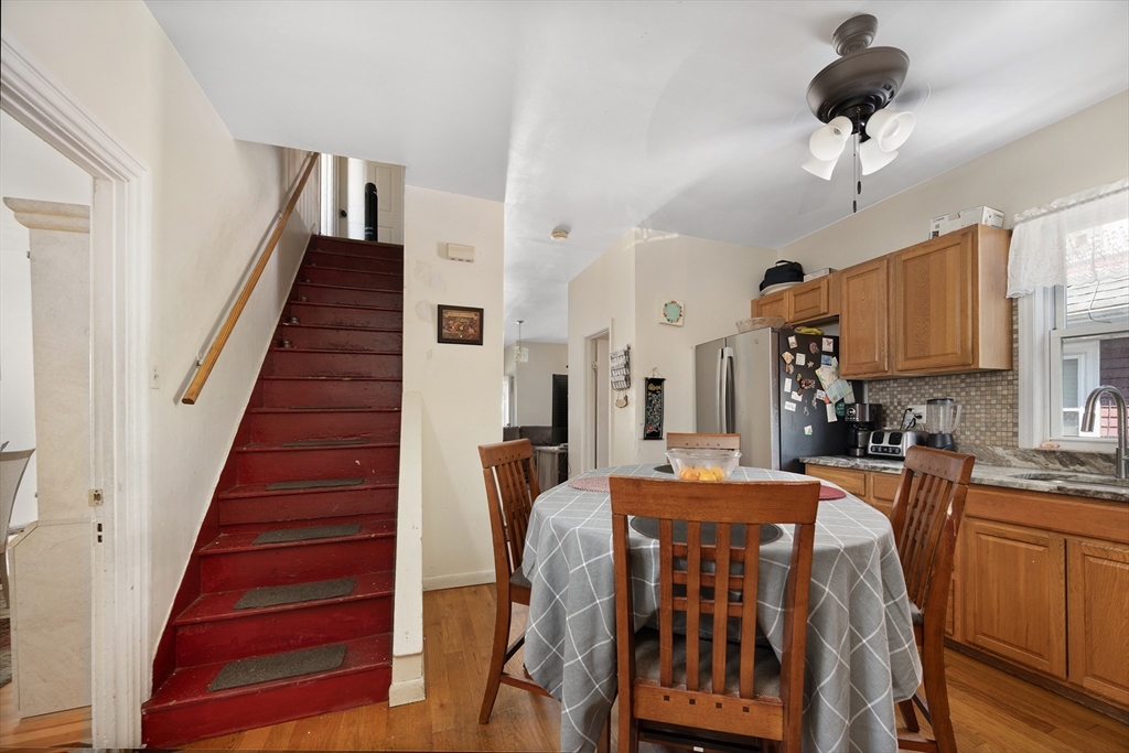 292 California Ave Property Photo 16