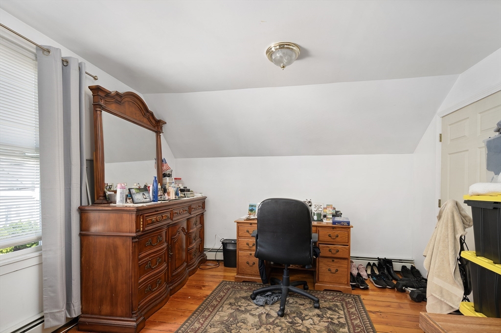 292 California Ave Property Photo 17