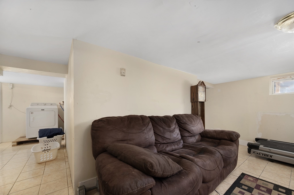 292 California Ave Property Photo 28