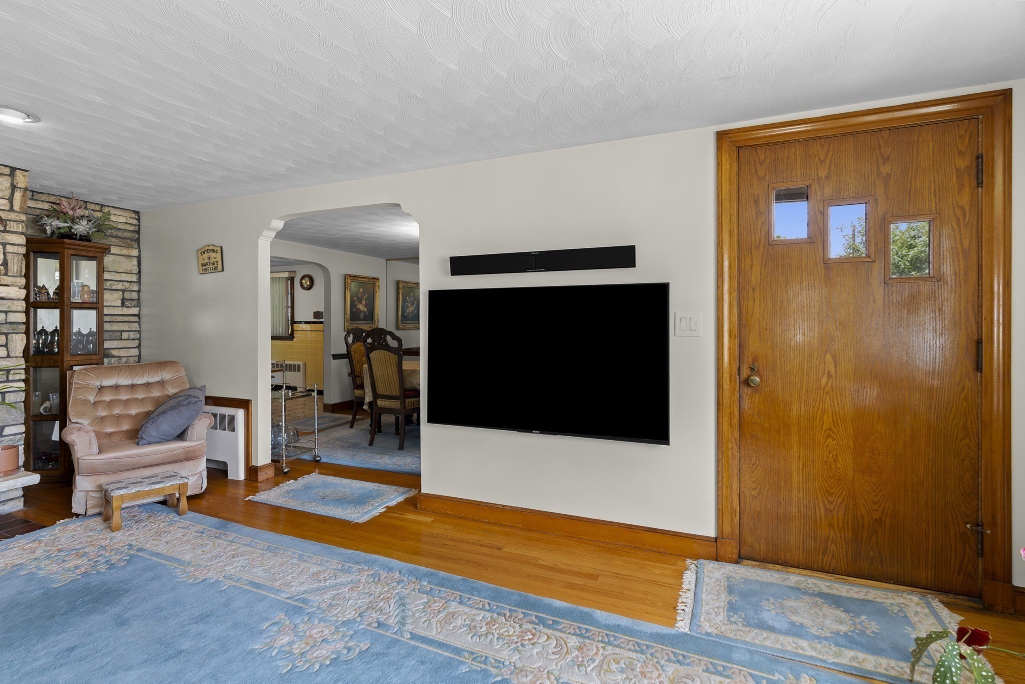 96 Loring Ave Property Photo 9