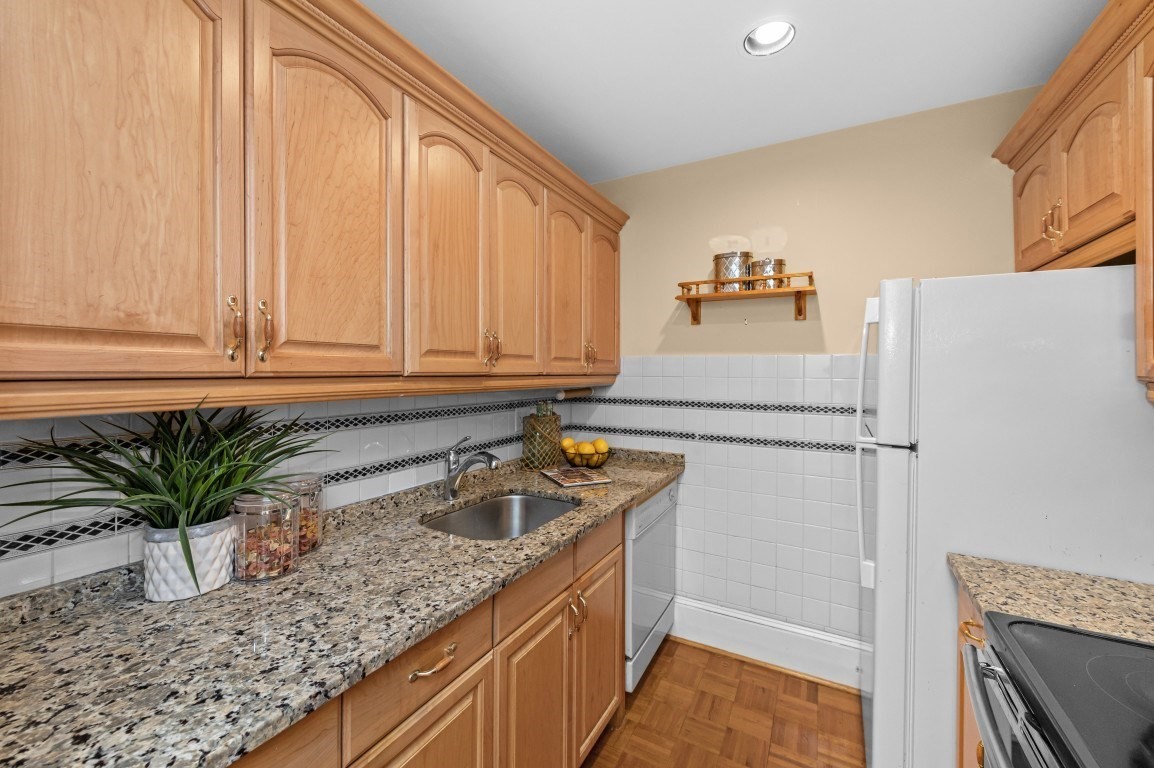403 Marlborough St # 9 Property Photo 8