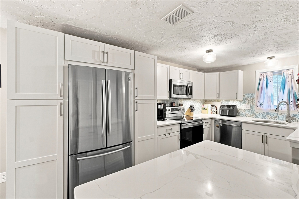 194 Washington St # B Property Photo 2