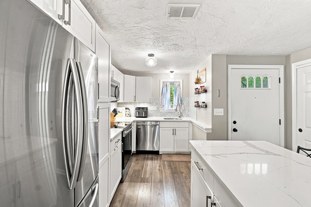 194 Washington St # B Property Photo 3