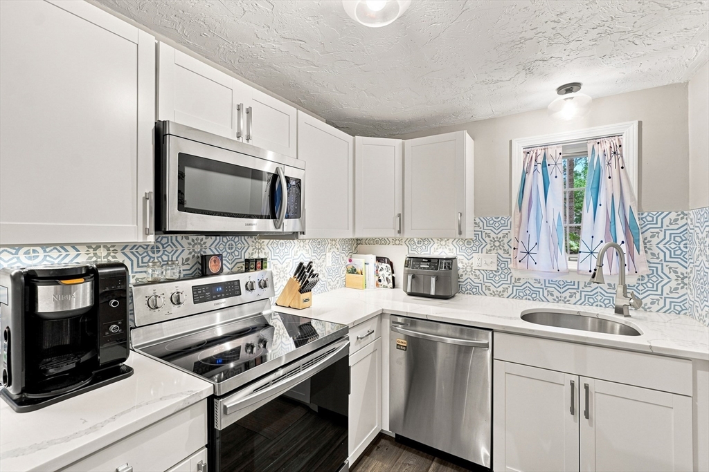 194 Washington St # B Property Photo 4