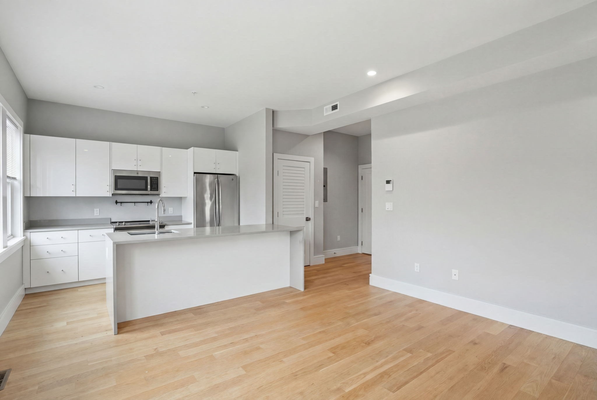 717 Centre Street Property Photo 3