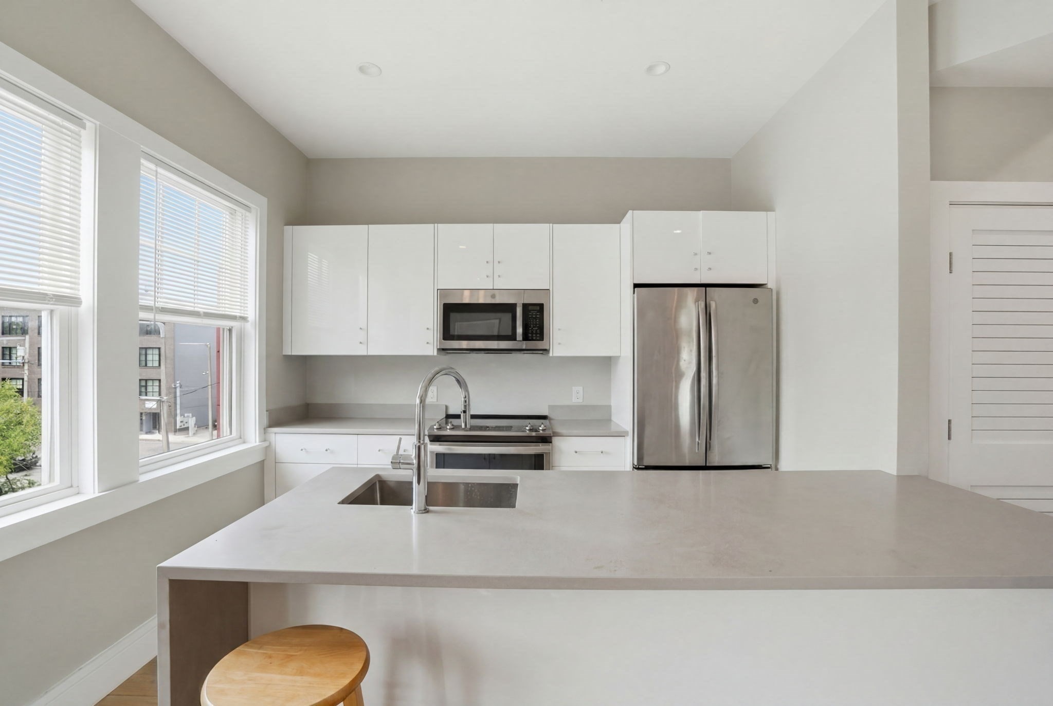 717 Centre Street Property Photo 4