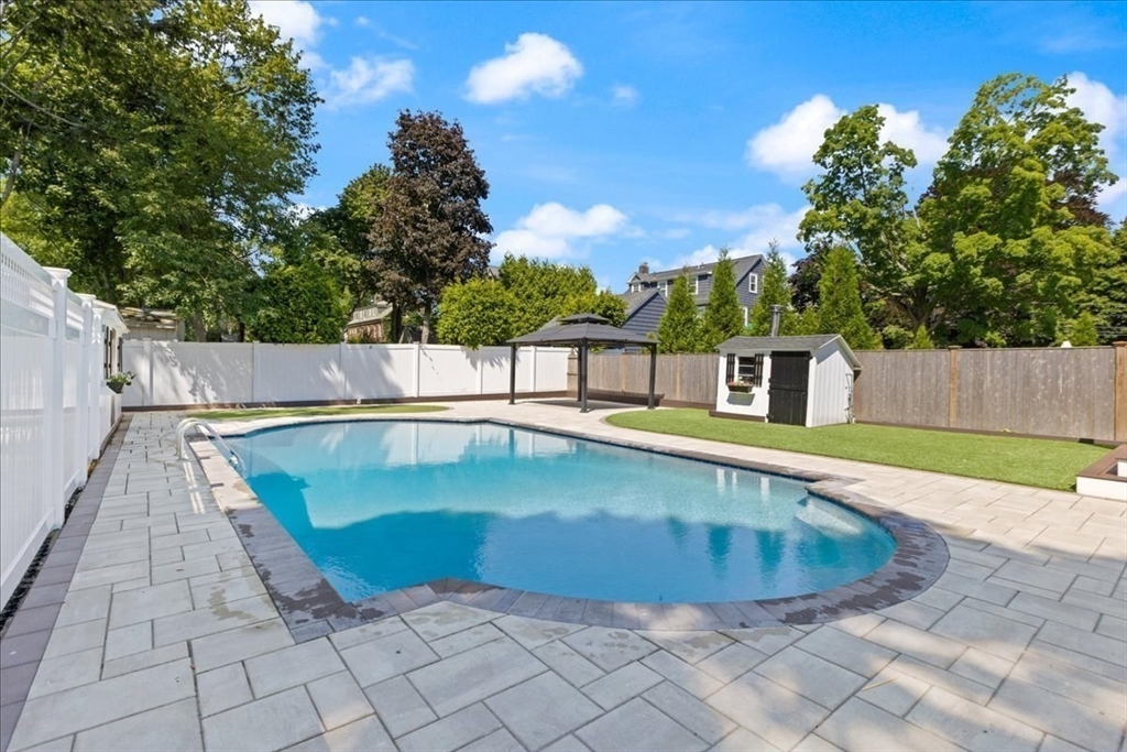 14 Stratford Rd Property Photo 2