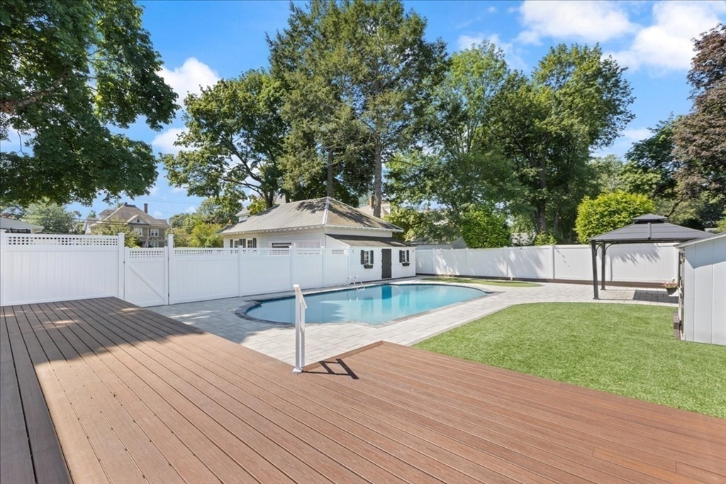 14 Stratford Rd Property Photo 4