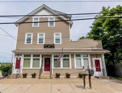 609 Newport Ave Property Photo 1