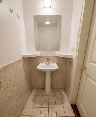 609 Newport Ave Property Photo 7