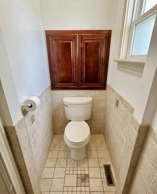 609 Newport Ave Property Photo 8