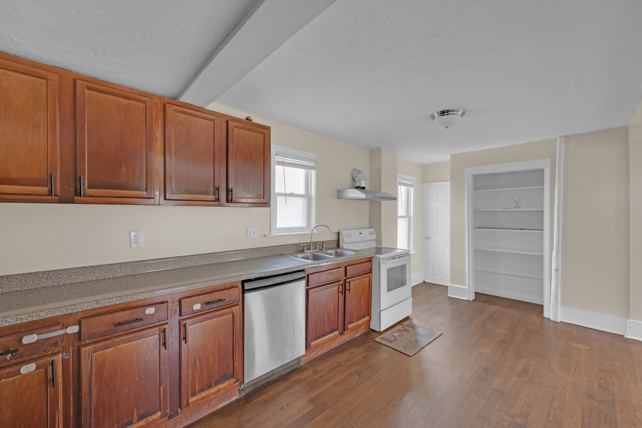 139 Endicott St Property Photo 3