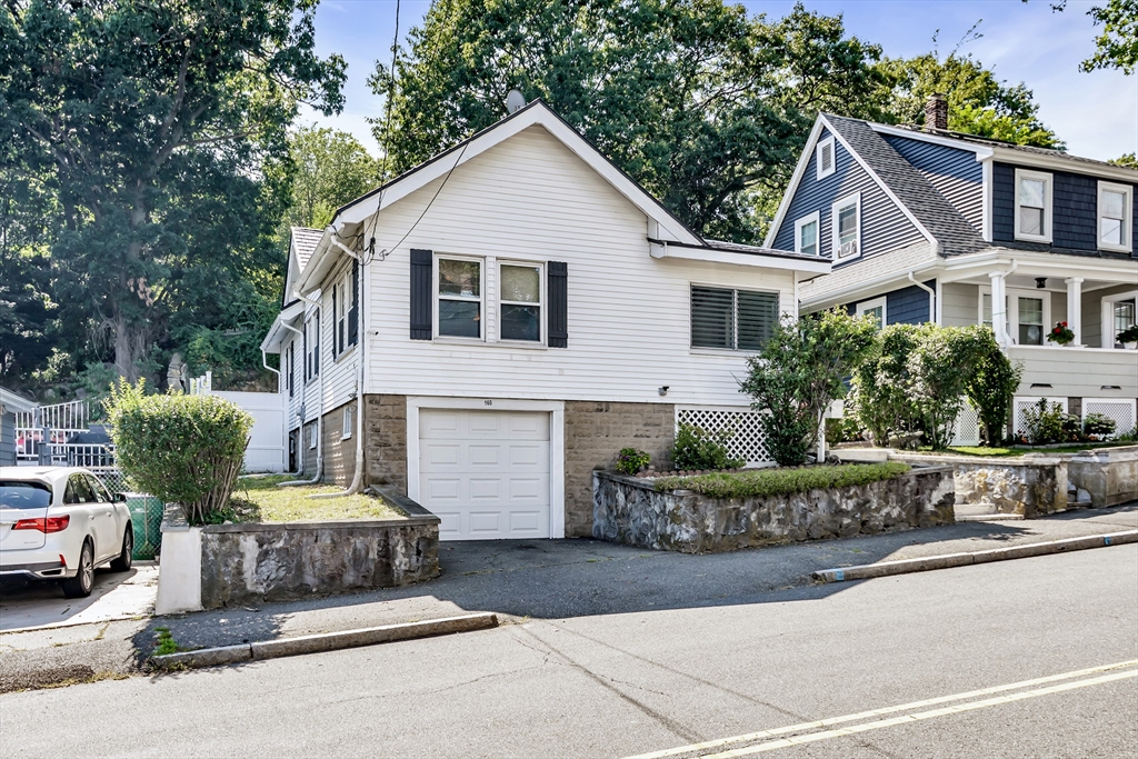 160 Linwood St Property Photo 3