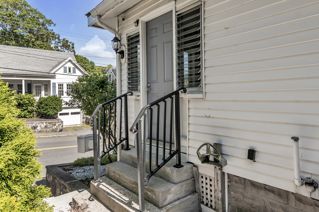 160 Linwood St Property Photo 5