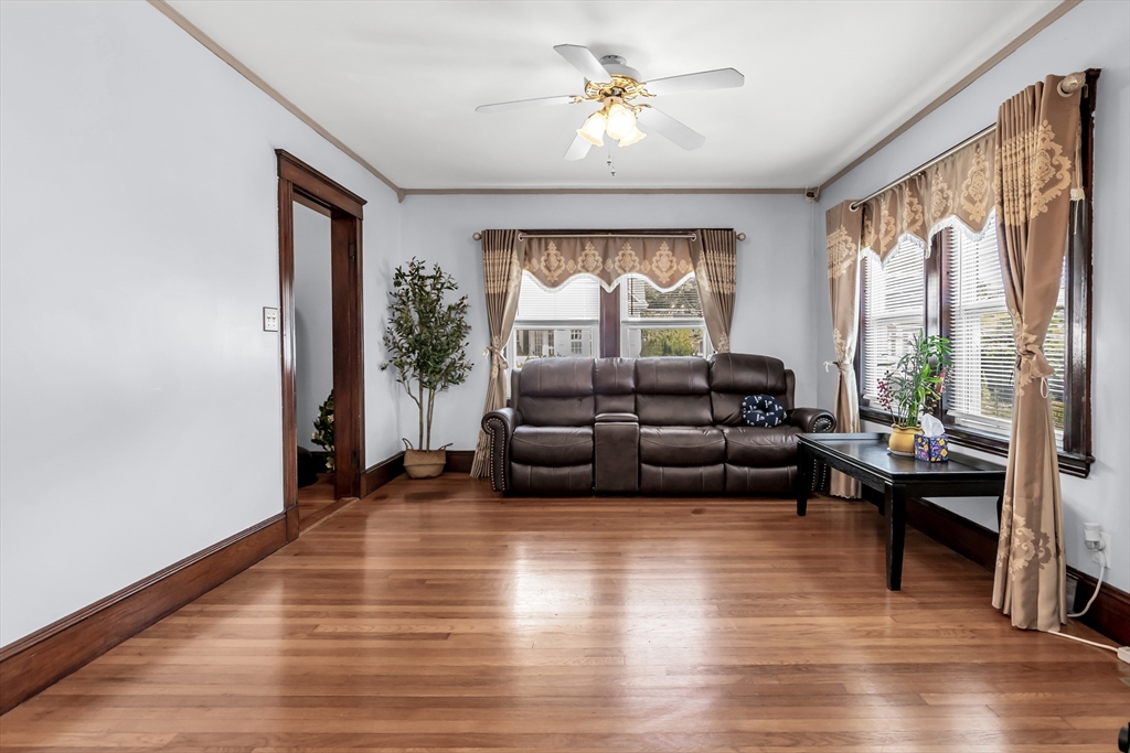 160 Linwood St Property Photo 8