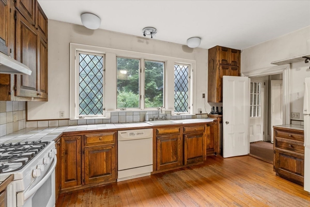 40 Columbus St Property Photo 12