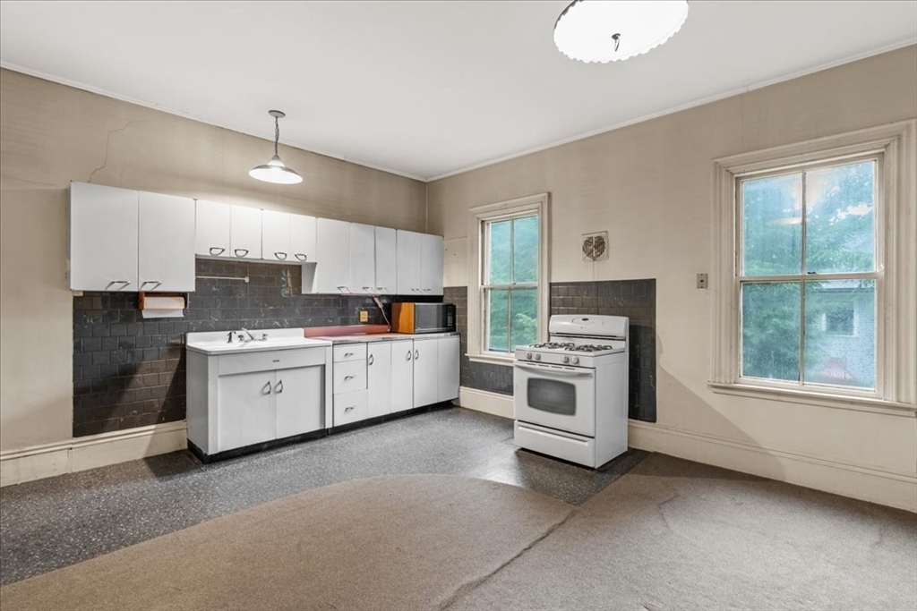 40 Columbus St Property Photo 15